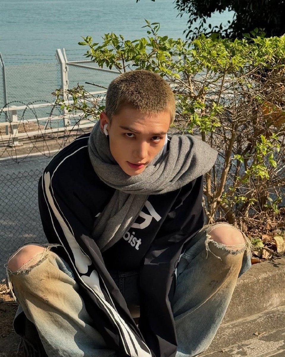 berrylvschan's tweet photo. Hyunlix 🔞 • Crimson Devotion
Felix, modelo em ascensão, recebe desenhos feitos com sangue. O autor? Hyunjin, um fã obcecado que mata quem tenta se aproximar.
#holyween https://t.co/A3OXWz5lHf