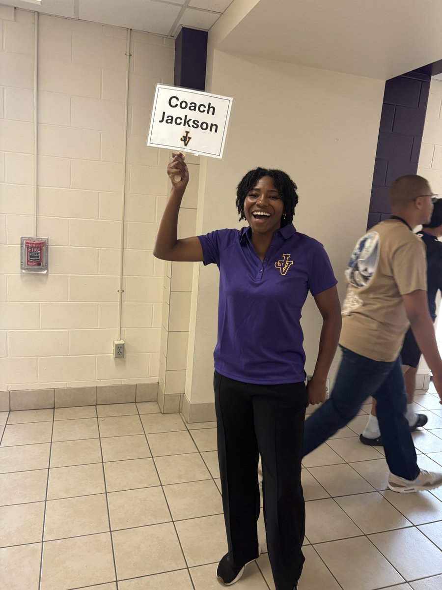 coachjacksoncam's tweet image. Year 7 in the books! 📚🏃🏾‍♀️First day back as a teacher &amp;amp; coach, and the energy is unmatched. Excited for another year of learning, growing, and pushing limits both in the classroom and on the track. Let’s go! 💪🏾✨ #Year7 #TeacherLife #CoachLife