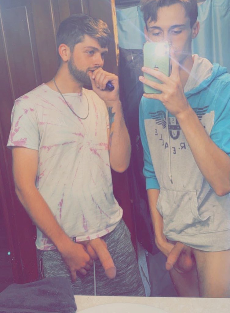 Gay MI Couple (11K) tweet media