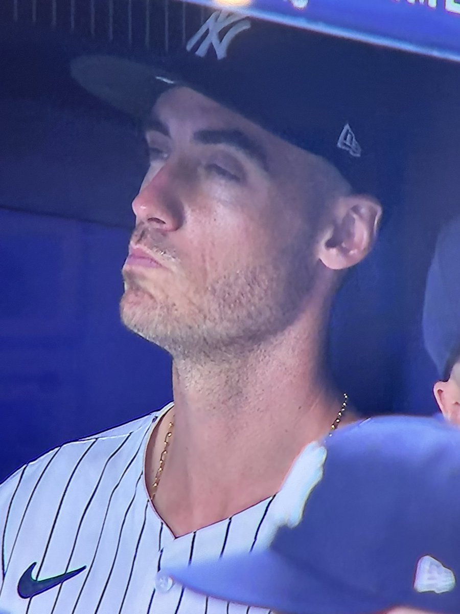 himmerjones's tweet photo. Bellinger looks coooked #yankees #raindelay https://t.co/aPUY03kzIq