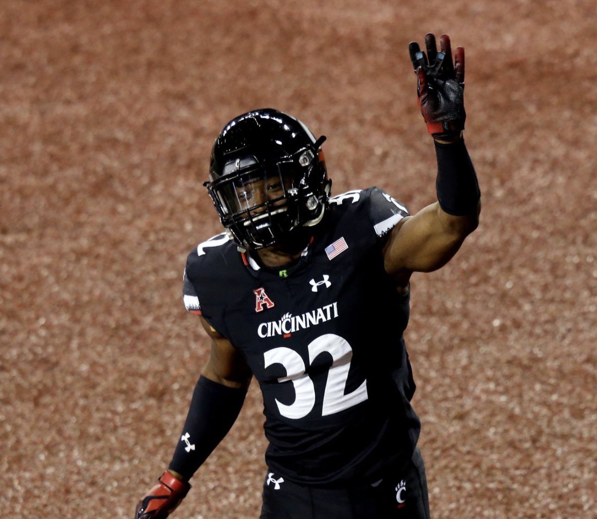 After a great conversation with <a href="/CoachDawkins1/">Sean Dawkins</a> I am extremely excited and overly blessed to receive an offer from  <a href="/GoBearcatsFB/">Cincinnati Football</a> . <a href="/REFINEDFB/">Coach Mark Hodge</a> <a href="/nateharris79/">Coach Nate Harris</a> <a href="/Spartanburg_FB/">SpartanburgVikingsFootball</a> <a href="/CoachChaseLear/">Chase Lear</a> <a href="/247recruiting/">247Sports Recruiting</a> <a href="/NPCoachJeff/">Jeff@nationalpreps.com</a> <a href="/PrepRedzoneSC/">Prep Redzone South Carolina</a> <a href="/RecruitRivals/">Recruit Rivals</a> <a href="/iguerin/">Ian Guerin</a> <a href="/ChadSimmons_/">ChadSimmons</a>