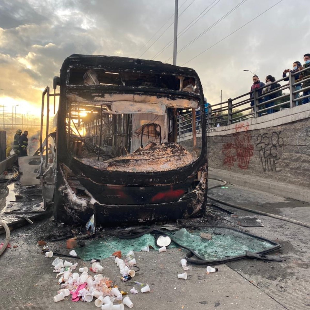 valen20011's tweet photo. Los que hablan de "desescalar el lenguaje" https://t.co/WYMVC87KjL