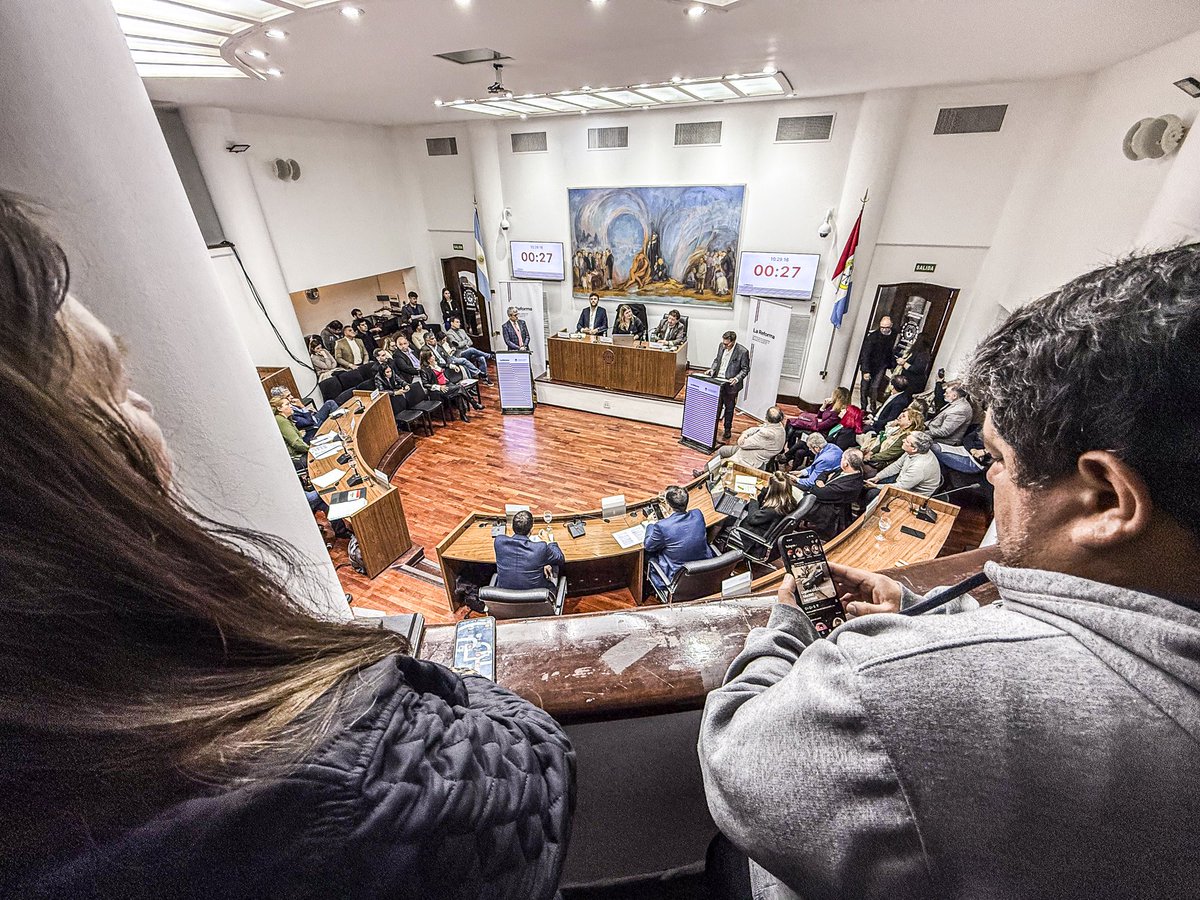 Como orador en la audiencia por la autonomía municipal, defendí la necesidad de que los municipios tengan más herramientas para responder cerca y con eficacia a la gente.
#ReformaConstitucional #AutonomíaMunicipal