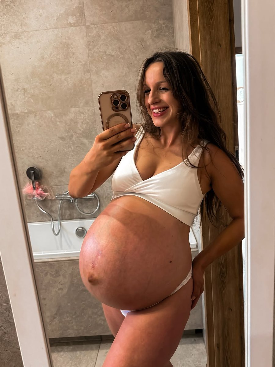 WeLovPreggos's tweet photo. #pregnantwomen #pregnantwife #preggobelly #preggoproblems #pregnant #pregnancy #preggo #pregnantbelly https://t.co/j5Rdrhv4gN