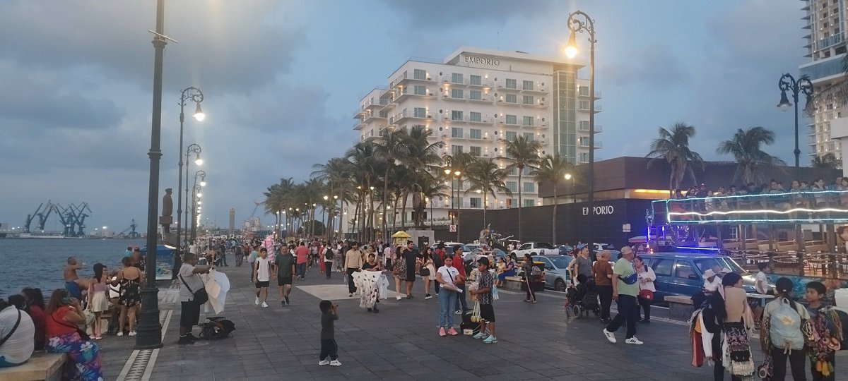 PatracaEmmanuel's tweet photo. #Veracruz #Malecon https://t.co/gf9uJp4SgO