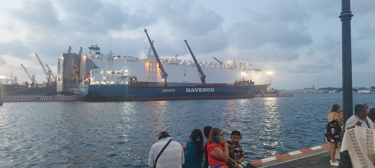 PatracaEmmanuel's tweet photo. #Veracruz #Malecon https://t.co/gf9uJp4SgO