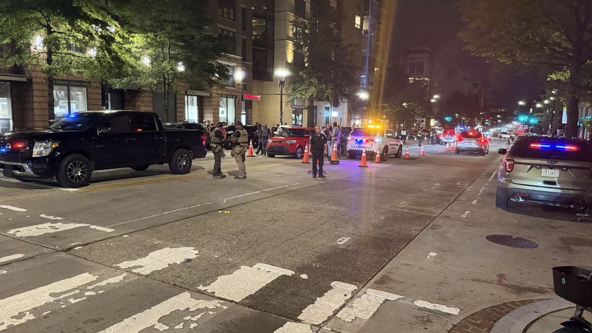 SplitPDC's tweet photo. Check point at 14/W. Avoid going up 14th st nw. https://t.co/VV9hYMNxJu