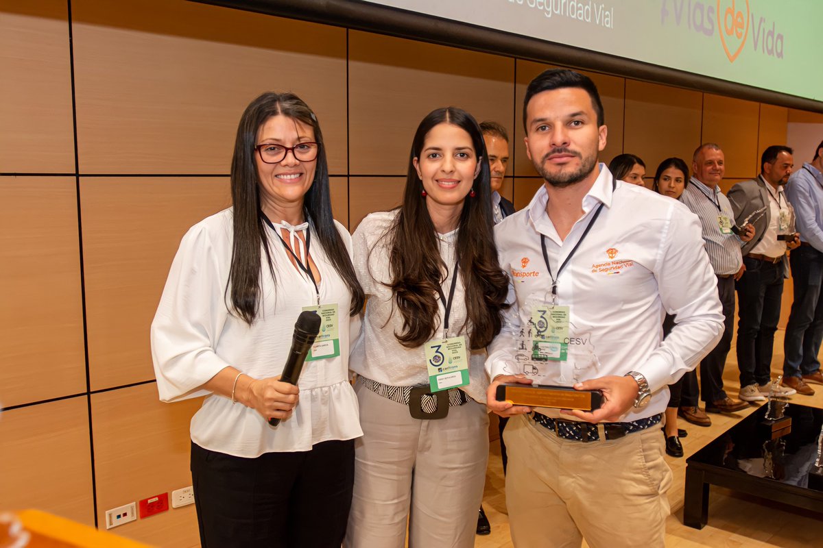 ansvcol's tweet photo. Recibimos un reconocimiento por parte del @CESV_Colombia gracias al trabajo, gestión y acciones conjuntas que venimos desarrollando para tener un impacto positivo en los distintos actores viales del país y así, disminuir las cifras de siniestralidad vial. 🙏🧡  
#VidaEnMovimiento https://t.co/nOLy87BWlS