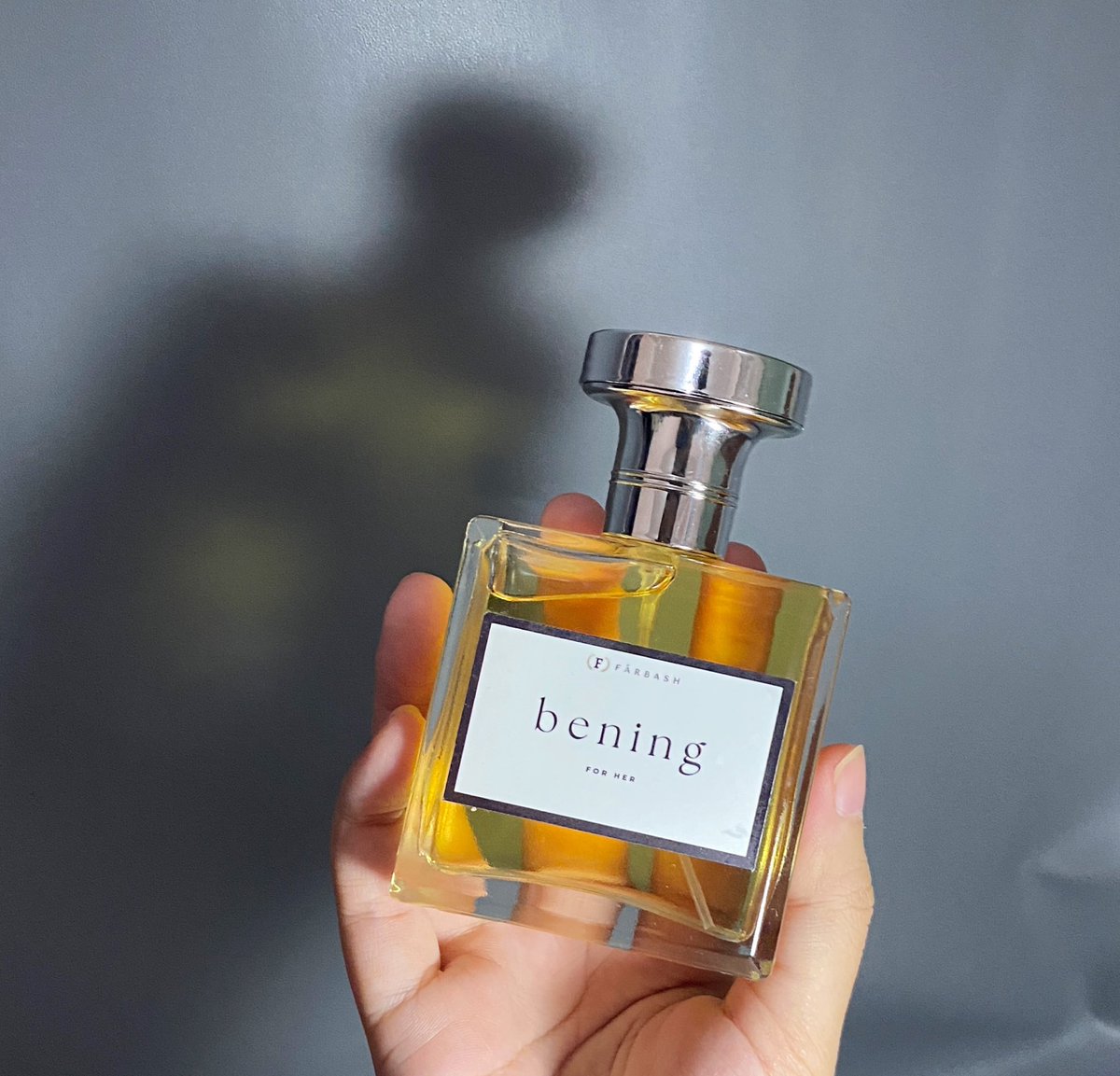 Wangi Early Grey Tea dan lily..
Fresh, soft dan powdery✨

Parfum untuk cewek-cewek lemah lembut🥹