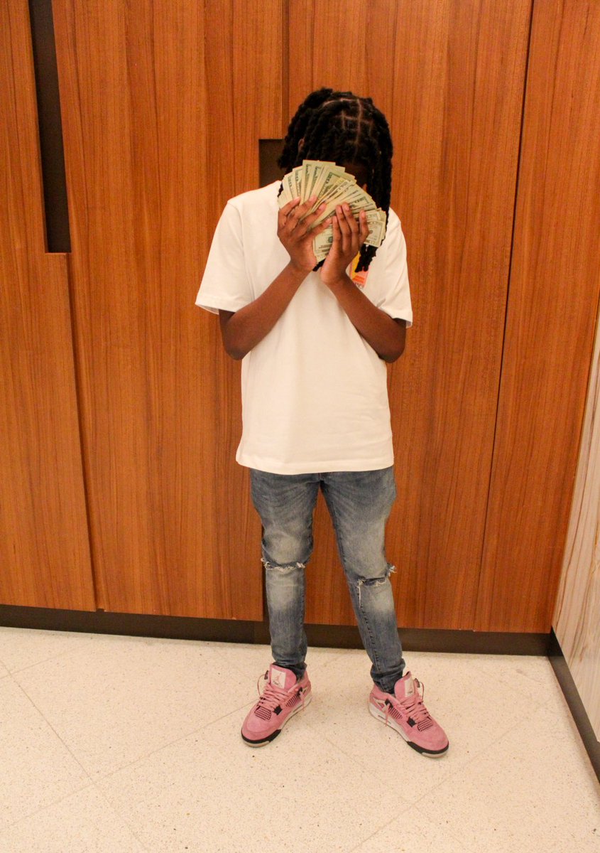 money chasing tweet media
