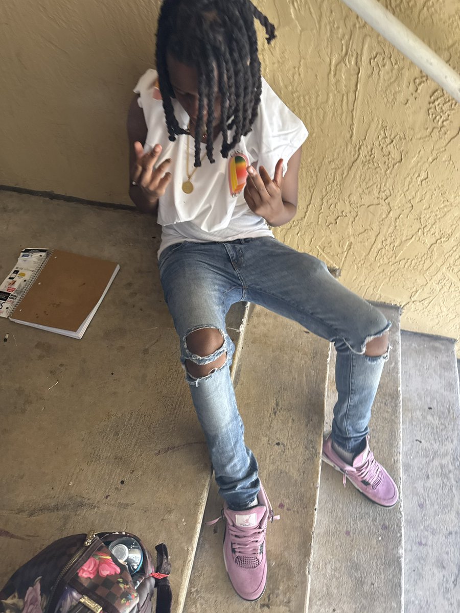money chasing tweet media