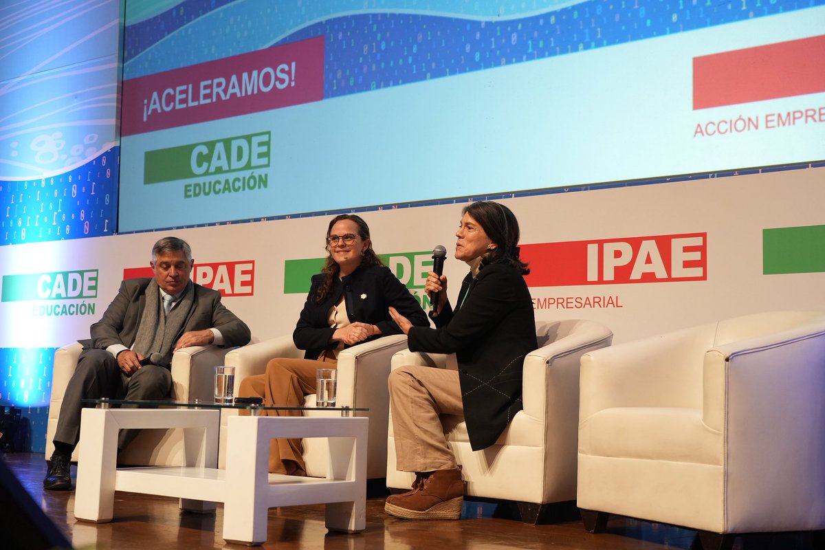 Tuve la oportunidad de representar a Paraguay en CADE Educación 2025 en Lima, Perú, un espacio donde líderes y expertos compartimos cómo la transformación digital está moldeando el futuro de la educación en nuestra región.
