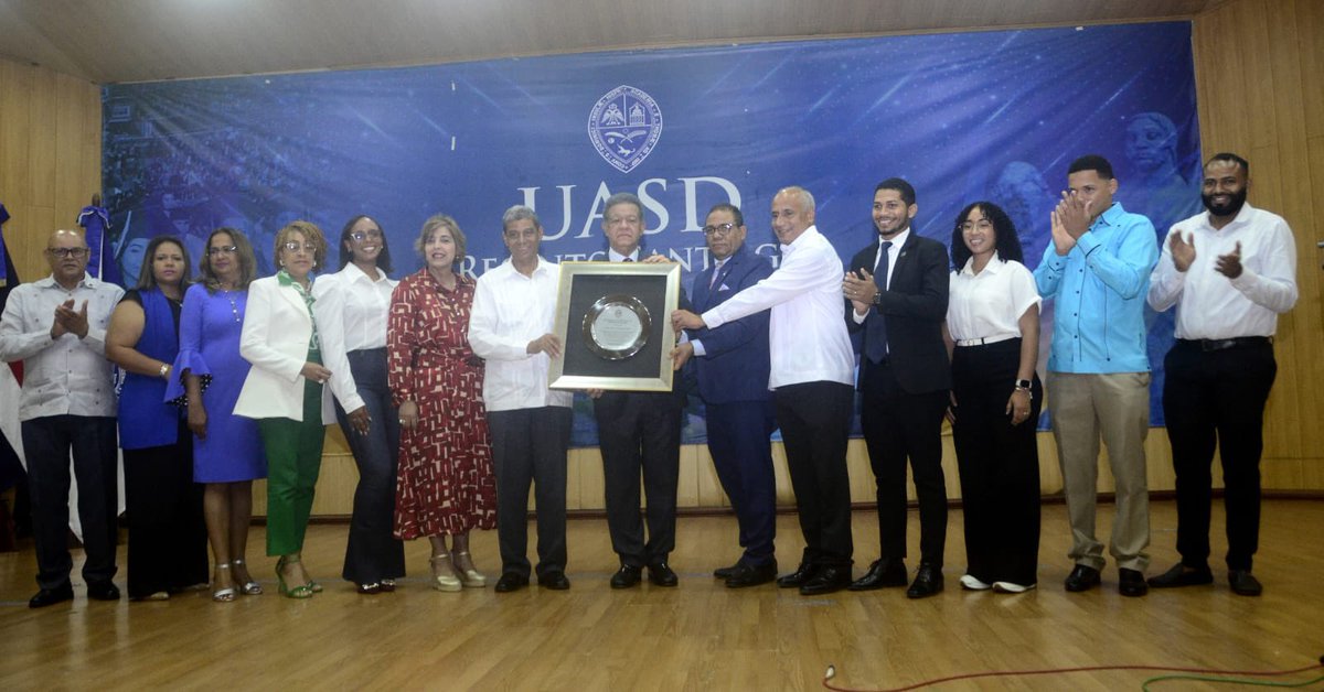En su conferencia en la UASD Santiago, el Dr. Leonel Fernández aboga por una educación superior innovadora que aproveche las oportunidades de la inteligencia artificial.

#LeonelEnSantiago
#InteligenciaArtificial
#LeonelFernández
#EducaciónSuperior
