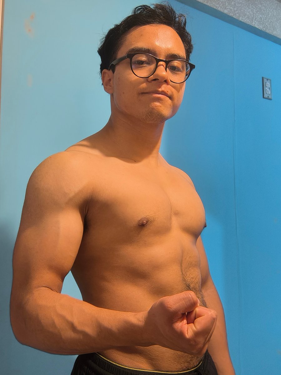 short king tweet media