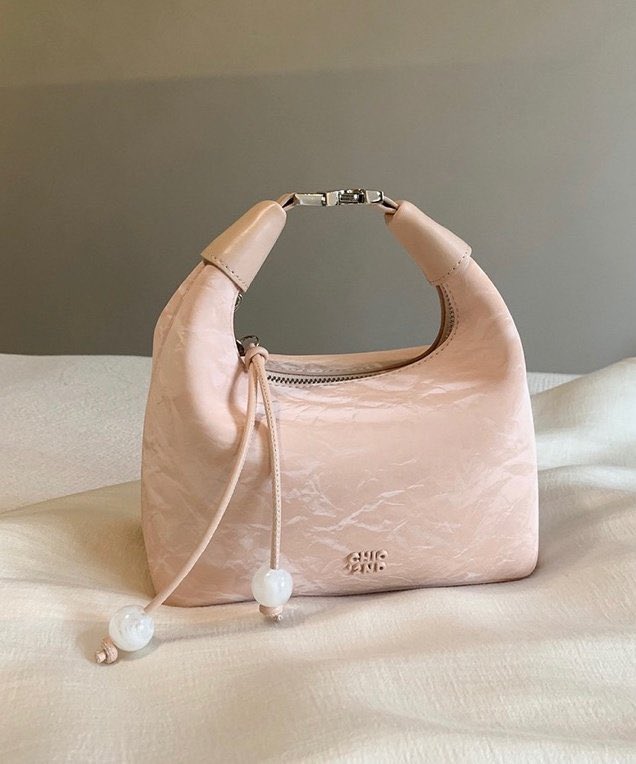 nostalgicolif's tweet photo. chic and timeless bag for daily use 🌸🌸
 a thread ✨✨ https://t.co/jRpNq30mOB