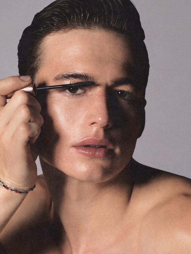 On the New Heights podcast, Taylor Swift revealed new lyrics from her upcoming album, ‘The Life of a Showgirl’ ❤️‍🔥

“We declared Bach Buquen should be a queer icon”