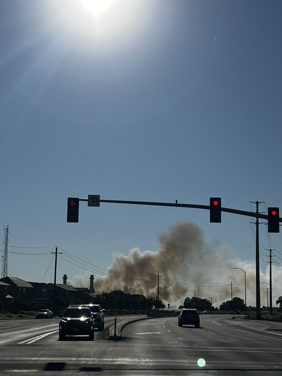 CAWildfiretrack's tweet photo. On scene of the #RoyalGorgeFire in Roseville, Placer County. The fire jumped a road but has forward progress mostly stopped now.
#cafire https://t.co/u1YQLwoeLj