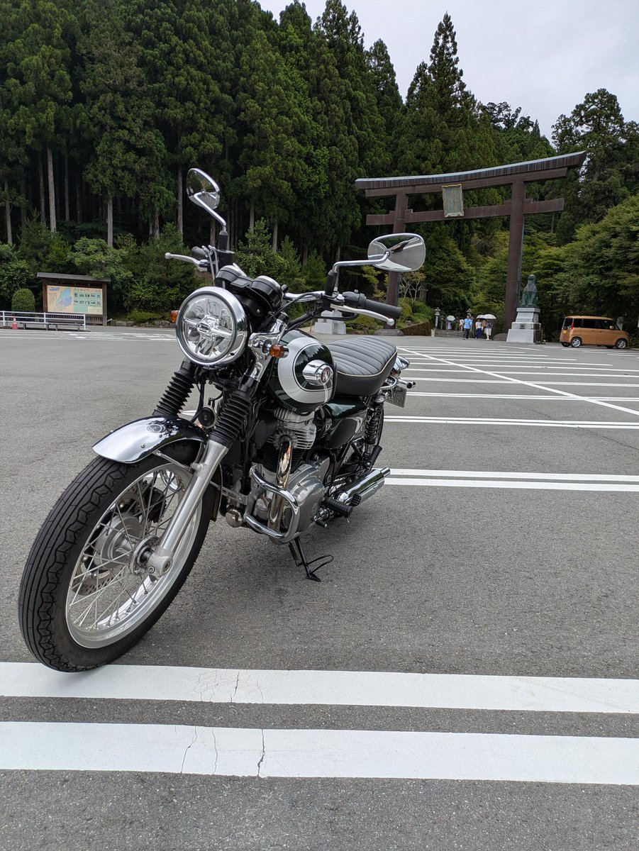 imozousu55's tweet photo. ダブハチちゃん
#バイク　#w800 #ツーリング https://t.co/oiuvPPmEn3