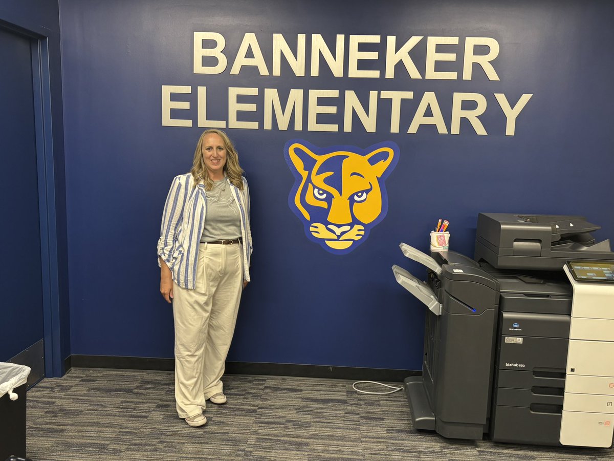 GriderBrittany's tweet photo. First day of year 19 in the 📚 @BannekerPanther 🐾 We welcomed all of our new and returning Panthers back to the building today. #SameJacket #NewYear #instructionalcoach #BetterEveryDay https://t.co/oJRuhC1bkn