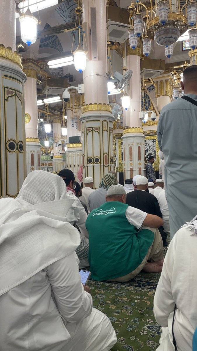 KhalidAlessa88's tweet photo. يا خيرَ مَن دُفِنَتْ بالقاعِ أعظمُهُ
فطابَ من طيبِهِنَّ القاعُ والأكمُ

#المسجد_النبوي https://t.co/7txpeQ1qFk