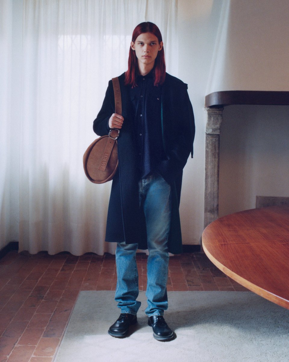 【LOEWE ロエベ 】最終お値下げ　上質感たっぷり♡サテンシルクブラウス 24SS NEW】LOEWE_women / アナグラム刺繍 シルク ブラウス