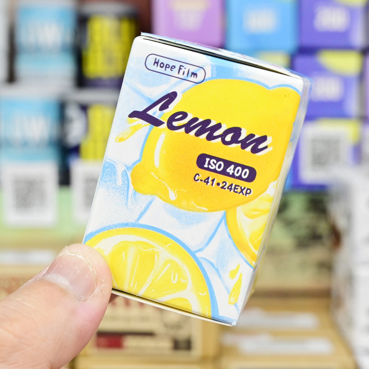 champcamera's tweet photo. LEMON 400 by #青葉台 店

#ISO400 で温かみのある発色をする #カラーネガフィルム「Hopefilm LEMON 400」
ハイライトに赤みがある描写が特徴です。

#LEMON400 #SNAPPP #フィルム現像 #横浜青葉台 #田園都市線
https://t.co/4Dk7m6p1Vt https://t.co/4gyWiM1Fa9