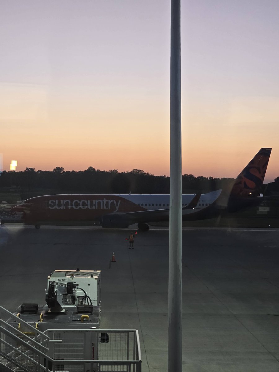 The plane has landed!! Welcome home HEROES!! 🇺🇸🇺🇸🇺🇸