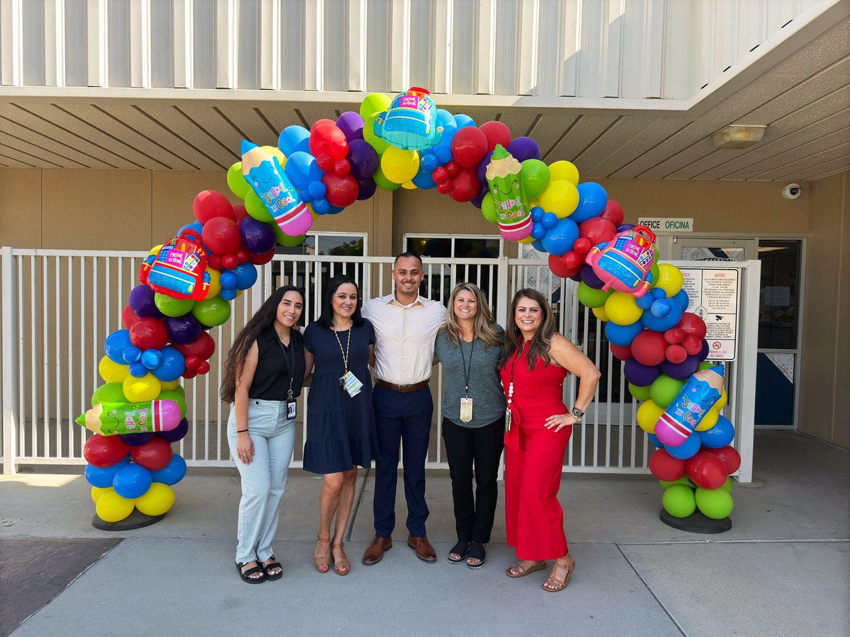 DamianVlsqz13's tweet photo. Welcome to the 2025-2026 School Year! ๐โ๏ธ
#TeamLongfellow #TeamBCSD https://t.co/NF7QerZi0C