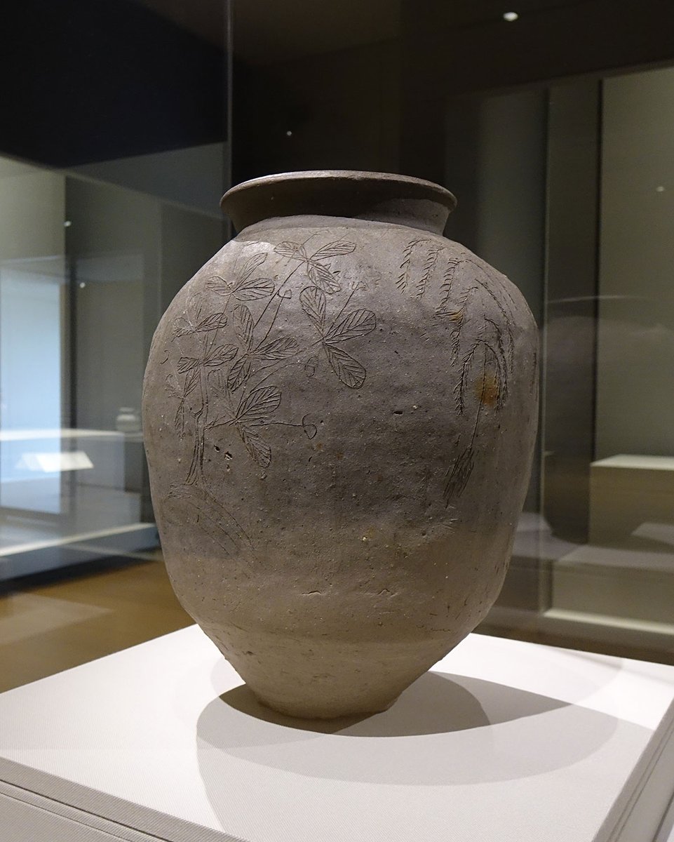 ◤須恵器の系譜◢ 丹念に磨き上げられた灰青色の器面に、ヘラ掻きで