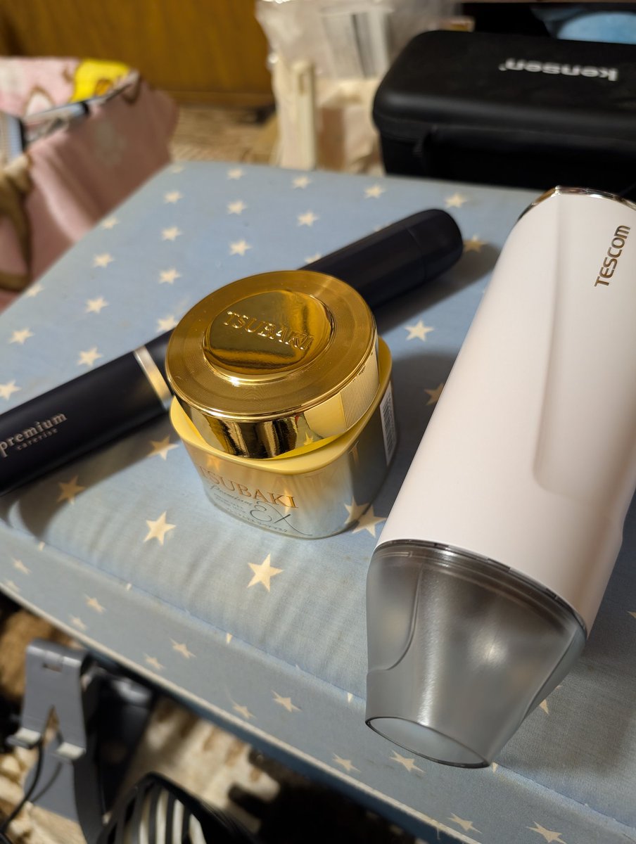 AsterPapillon's tweet photo. ケアライズの
「超音波ヘアアイロン」

TESCOMの
「2.3㎥/mのドライヤー」
乾き方は、驚異の1分以内🤣

あと、
TSUBAKIの
「プレミアムEX リペアマスク」

リペア系は2日に1回と
まあまあなケアしてます〜

MEDULLAのヘアオイルも✨️
髪のパサツキかなり無くなった🫅🏻✨️ https://t.co/XjMH7hLzjF