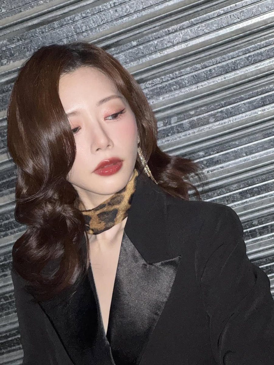 silverminji's tweet photo. that vampire concept… please…. PLEASE. https://t.co/kuXDqeamgi