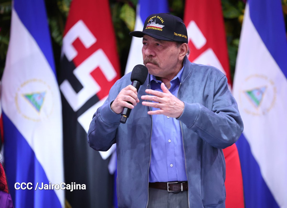 Comandante Daniel y Compañera Rosario conmemoran el 45 aniversario de la Fuerza Naval del Ejército de Nicaragua. #Nicaragua #Noticias 

Más información 🌐👉 
canal4.com.ni/comandante-dan…