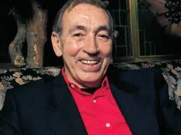 “El que los libros se vendan después de morir el autor, demuestra que no se puede vivir de escribir libros” (Miguel Gila, humorista español)