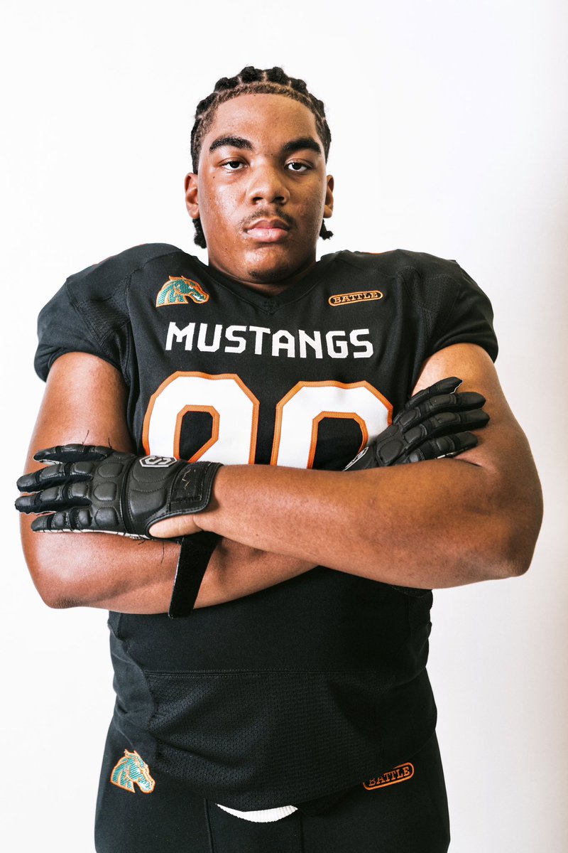 DLine_Durrell's tweet photo. New chapter, same mission. It’s official—I’m a Mustang! 🐴🔥
Excited to announce my transfer to McArthur High School for my senior year. Ready to get to work with my new brothers and make this a season to remember.
Last ride….still rocking #90. Let’s get it! @Mcarthur_FB #LastRide #SeniorYear #NewBeginnings #McArthurMustangs #ClassOf2026 #Football #DT #UnfinishedBusiness #durrellakaemmanuel #Recruiting