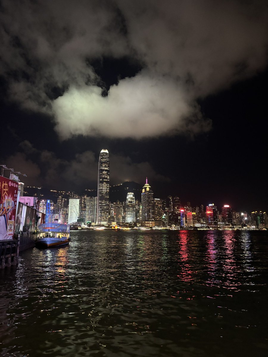 TaroChill's tweet photo. Staying at a cheap guesthouse in Hong Kong for a unique experience. A regular hotel would show only the city’s glamorous side. Glad I chose this.

#HongKong #ChillSalaryman https://t.co/hYWA1QFiOL