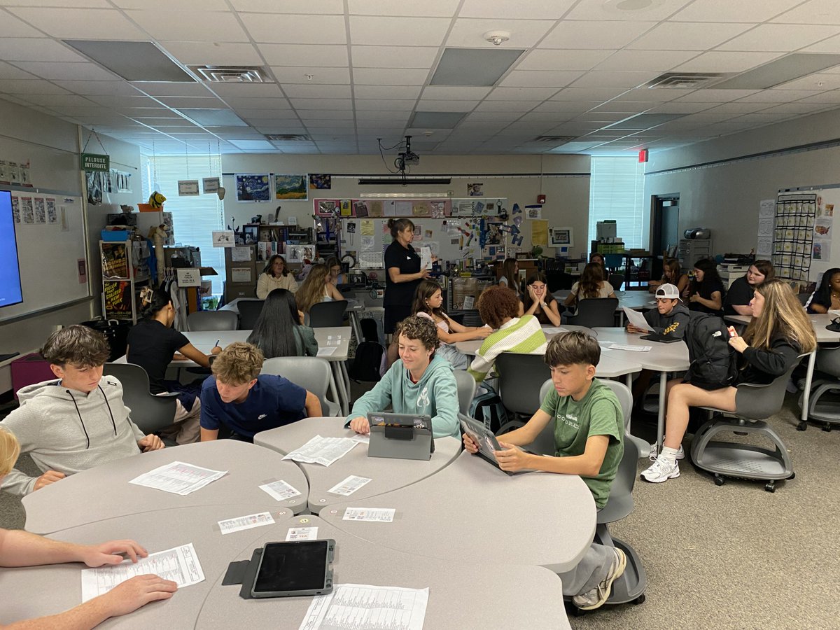 OPS_Burke's tweet photo. We had a great first day with our Freshman Bulldogs! What a welcome provided by Burke Cheer, Burke Dance and Burke Band! π€π #WeAreBurke #WeBarkTogether https://t.co/v4A36efMtF