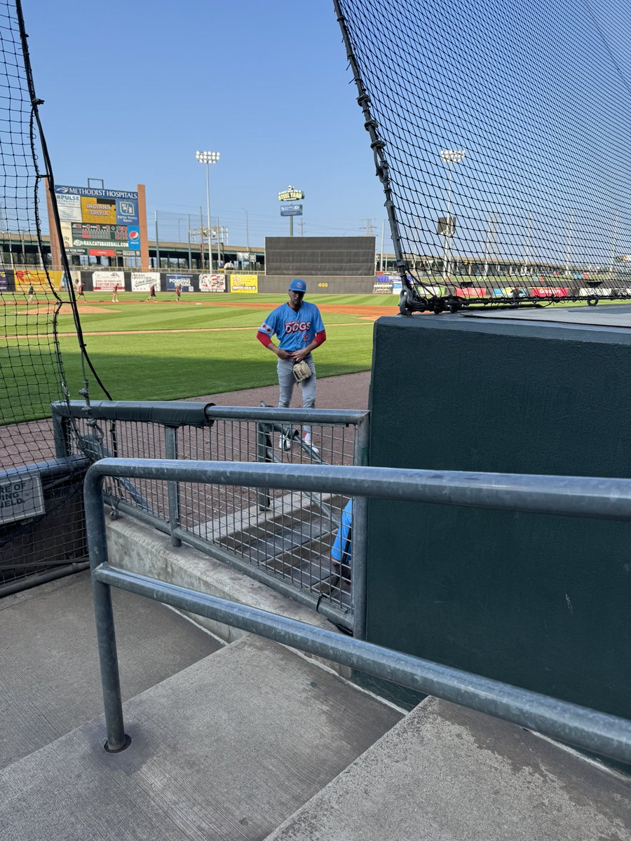 Former Mustang Bryce Schaum gets the W for the Chicago Dogs with a complete game 6-0 shutout over the Gary Railcats at the Steel Yard. Also pictured is former Mustang Ben Greiner. Let’s go!!!!⚾️
