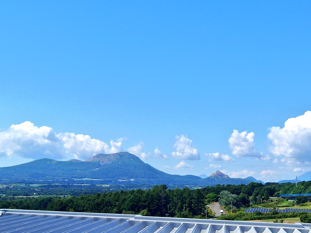 w2_k_h's tweet image. 北海道を満喫中🤗5日目

有珠山・昭和新山⛰️
海鮮　ウニ・アワビ・マグロ🐟️
サッポロクラシック🍻
お天気に恵まれた北海道旅行🌞
空の巣症候群のワイに楽しい日々をありがとうね🥹
何よりきみたちと過ごせて嬉しかったよー🤗健康に気をつけて頑張れ!!ファイト!!