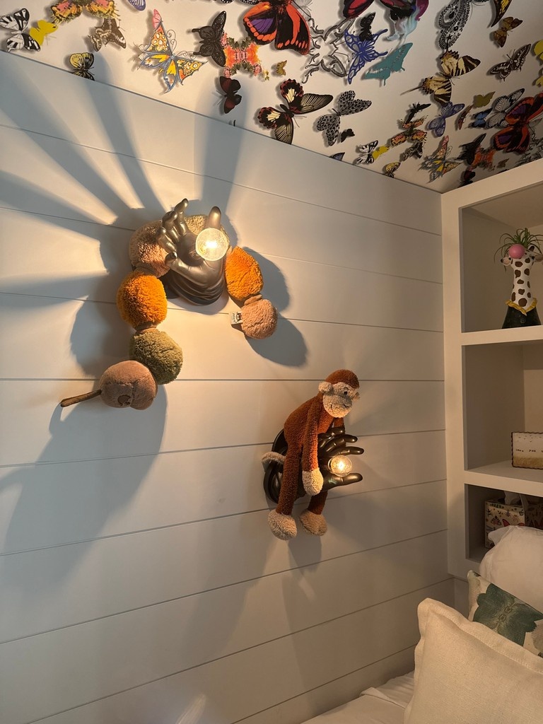 S74Interiors's tweet photo. Lighting isn’t just to see—it’s to feel your space. ✨
General sets mood, task helps work, under-cabinet brightens, bar adds warmth, sconces style it up, stairs add safety + drama.
Layer your lights = instant depth &amp; vibe! #LightingDesign #AustinDesign #InteriorInspo https://t.co/EtG7ZfobFf