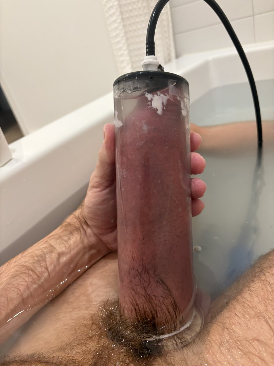 hairbearbunch87's tweet photo. Fun pump in the tub

#cockpumping https://t.co/tiLfjd4A9K