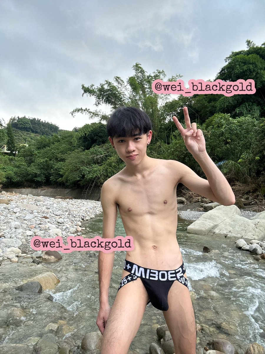 wei_blackgold's tweet photo. 各位最近還好嗎😋
有沒有人要陪我去玩水呀～ https://t.co/TtKajri3eB