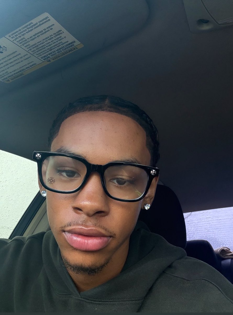 naz (@nvzhxxr) on Twitter photo 