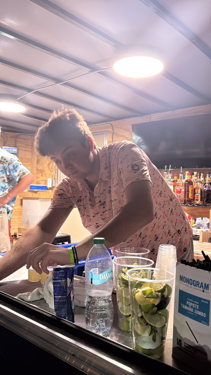 mikesteaks42069's tweet photo. If you give this guy a zyn he’ll give you a free shot #whatadeal https://t.co/T41M8VnzPr