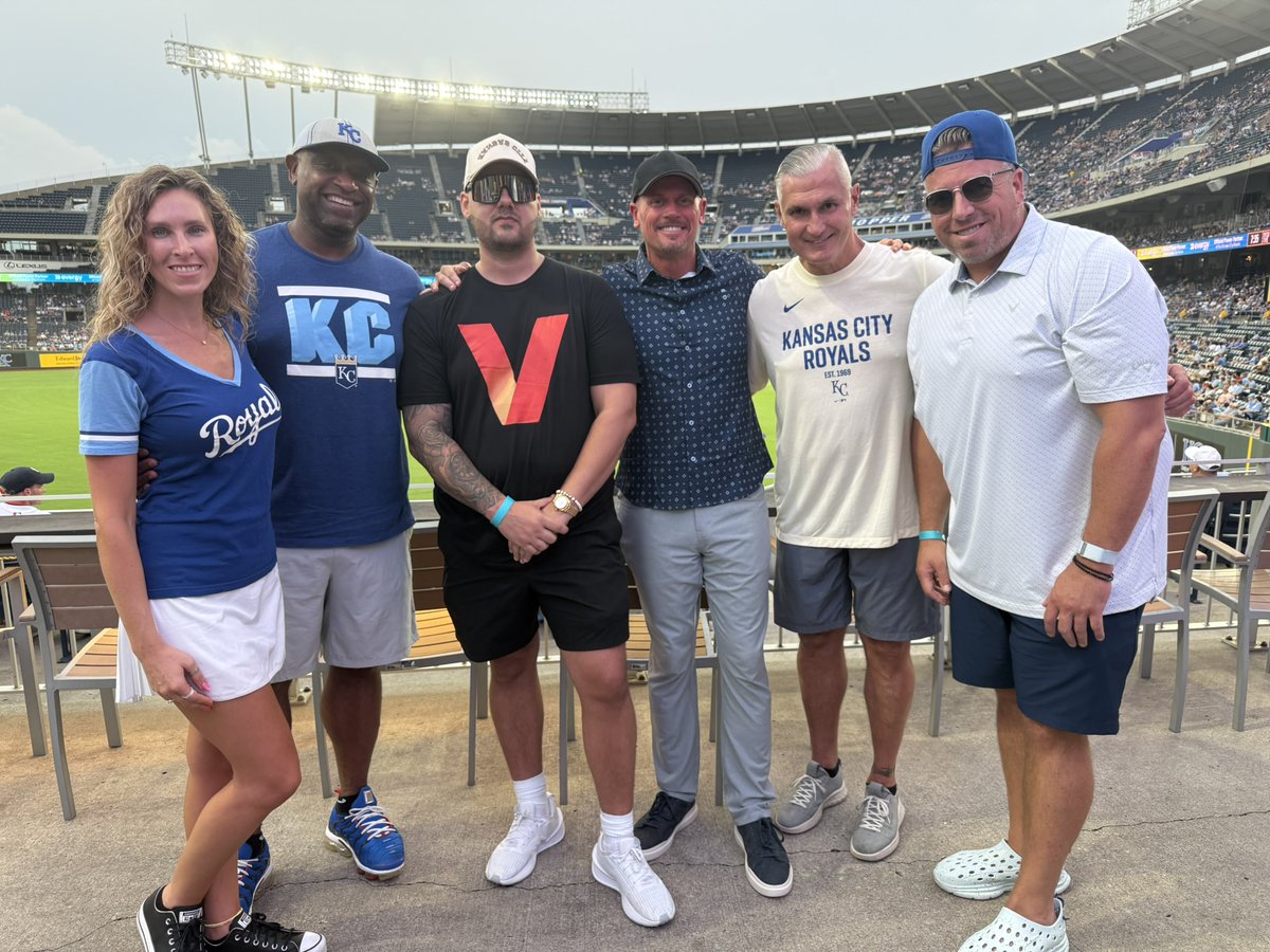 InHandNetworks's tweet image. Kansas City ✅
The #CR202Lite made another strong showing at #TheLiteShow — live demos, smart solutions &amp;amp; great convos.
Big thanks to the @VerizonBusiness team and @SourceInc for the support!

#InHandNetworks #TechOnTour #FWA #StayConnected #BusinessInternet