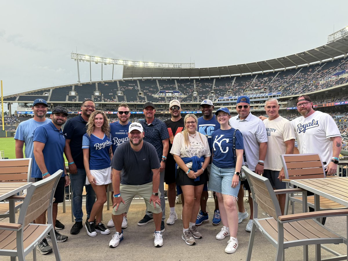 InHandNetworks's tweet image. Kansas City ✅
The #CR202Lite made another strong showing at #TheLiteShow — live demos, smart solutions &amp;amp; great convos.
Big thanks to the @VerizonBusiness team and @SourceInc for the support!

#InHandNetworks #TechOnTour #FWA #StayConnected #BusinessInternet