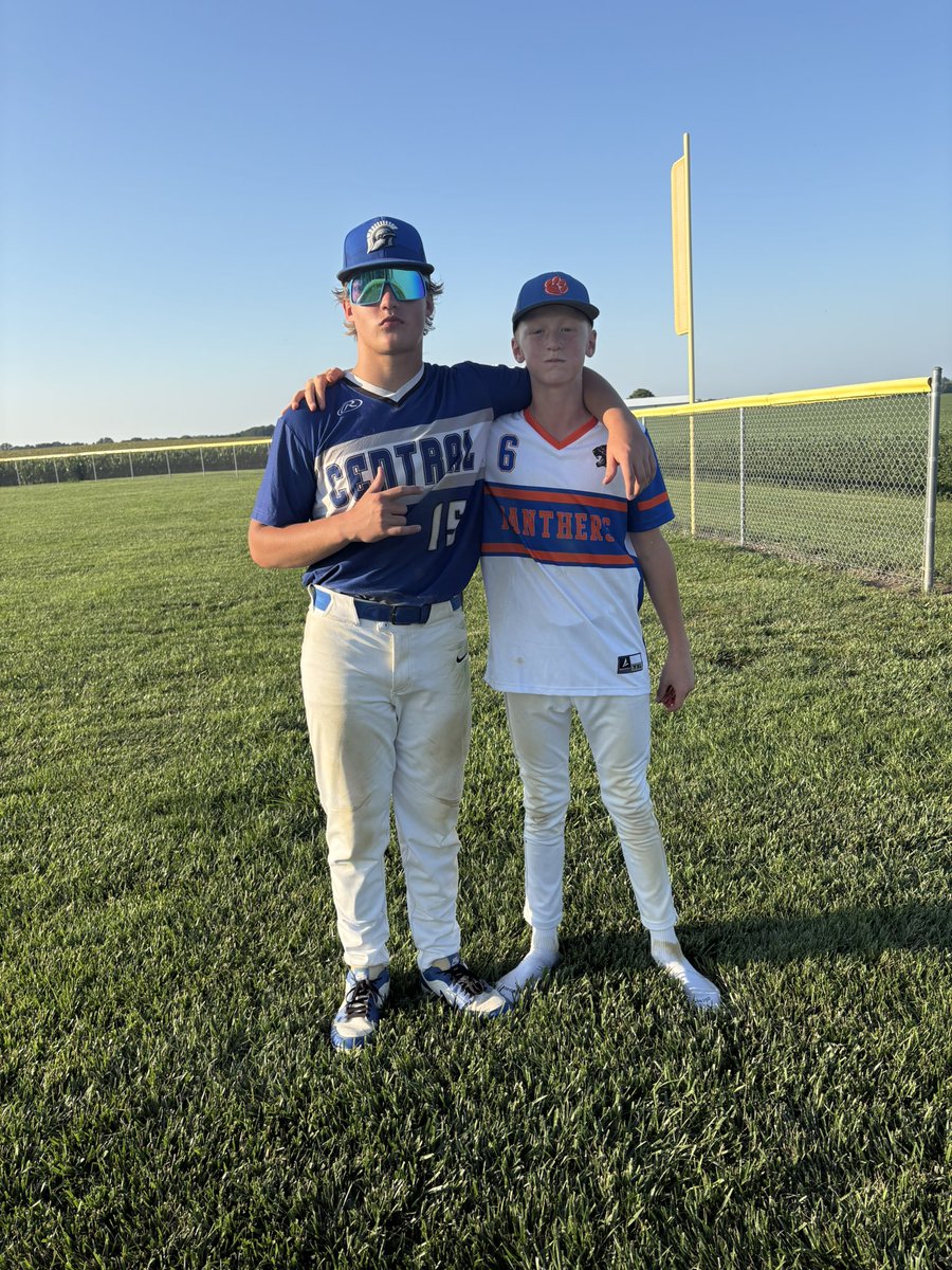 Made a stop in Dunlap tonight to watch some 14u Outlaws. Both boys played well. Great opening night!! 
 Performances from tonight⬇️

Kellan Jones 2-3 2B BB 2R 
Bryson Green 2-4 BB SB 3IP 2ER 2K
Jude Springer 2-2 2B 3IP 1ER 6K
Bryant White 1-2 2B BB 2RBI
Nolan Benway 2-3 2B 2R BB