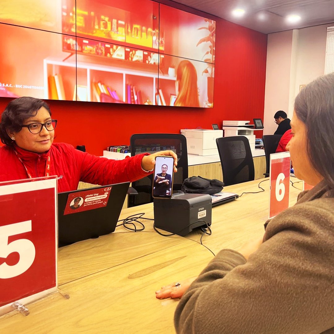 janodelrio's tweet photo. #ClaroPerú implementa un nuevo canal de atención inclusiva en todos sus centros de atención a través de interpretes de Lengua de Señas Peruana por videollamada vía #WhatsApp 🤟Juntos, hacemos realidad un futuro más inclusivo. Mas info: https://t.co/VbVPoL2Nwi https://t.co/8PJsWc4vas