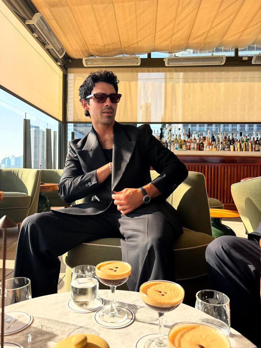 Joe Jonas se ve tan bien 😮‍💨