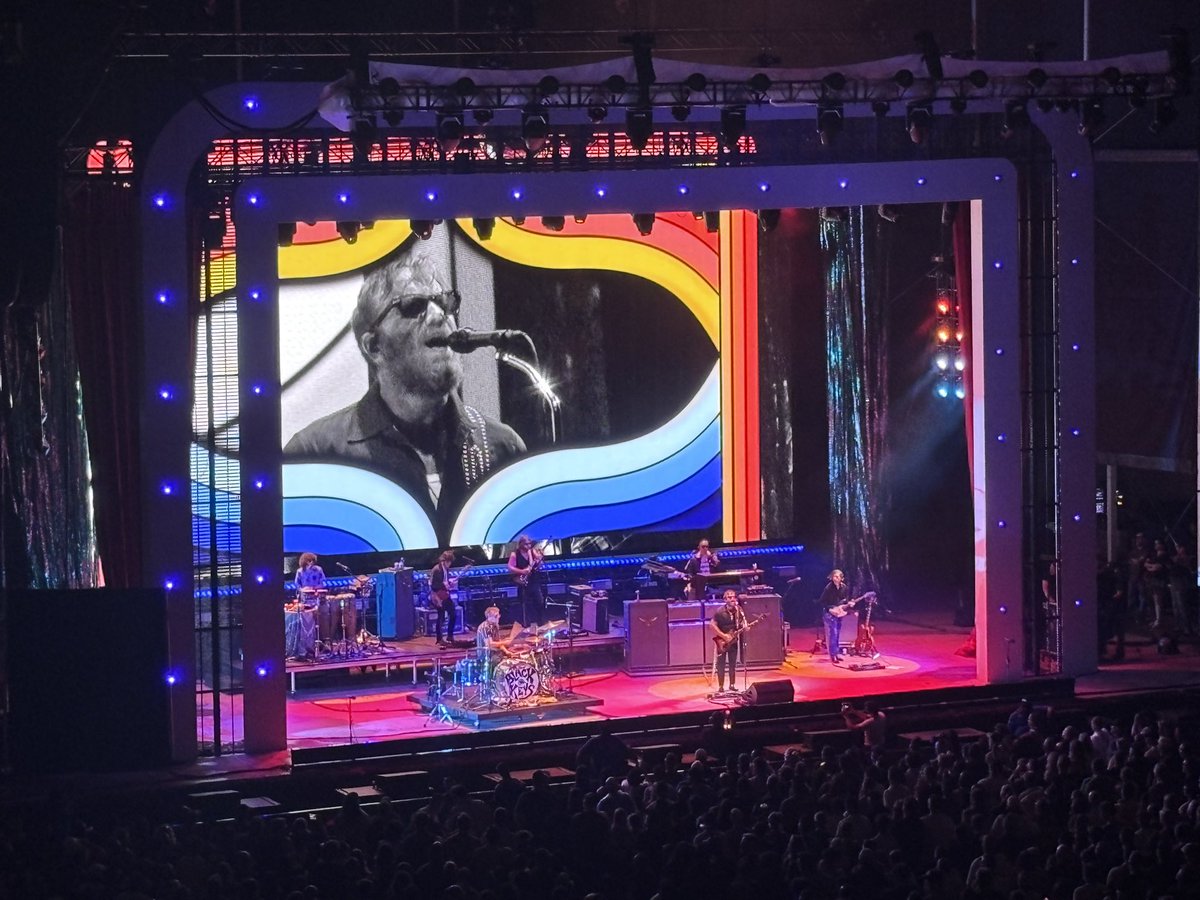 No Rain
No Flowers
 <a href="/theblackkeys/">The Black Keys</a>