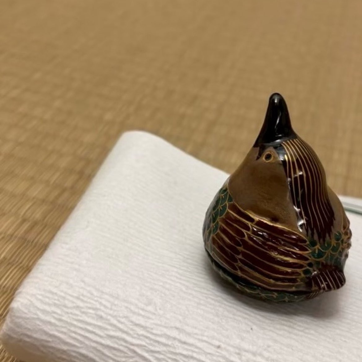 tmuchaken's tweet image. 2025.6.22 水無月茶会③
薄茶席は「晴翠」をテーマに行いました☀️

お菓子は、越乃雪本舗大和屋製の「紫陽花」と「あまいおはじき」です🍬涼しさが感じられました🫧

薄茶席の亭主・半東は2年生がメインでしたが、新入部員がたくさん活躍してくれました！！

#東京都立大学
#抹茶